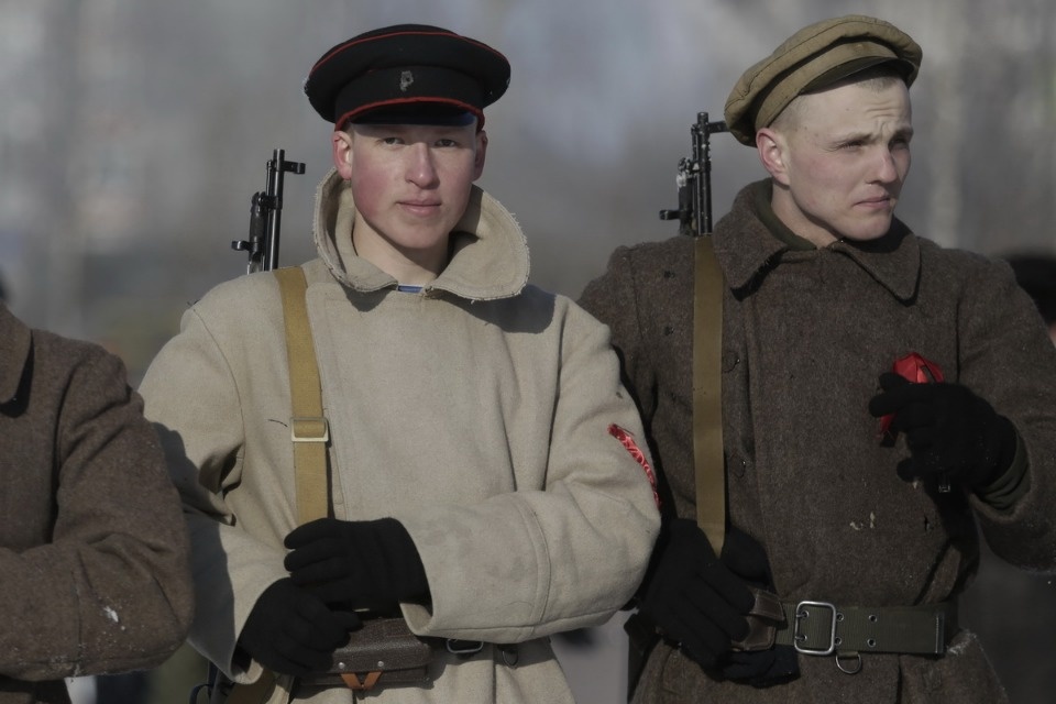 В псковских Крестах реконструировали первый бой Красной армии