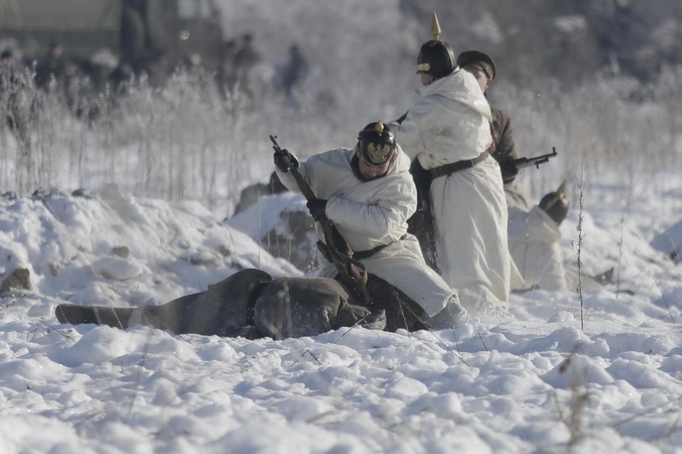 В псковских Крестах реконструировали первый бой Красной армии