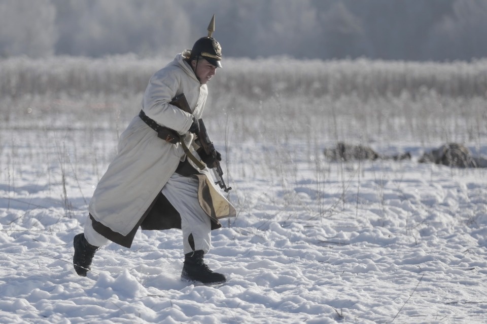 В псковских Крестах реконструировали первый бой Красной армии