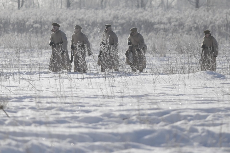В псковских Крестах реконструировали первый бой Красной армии