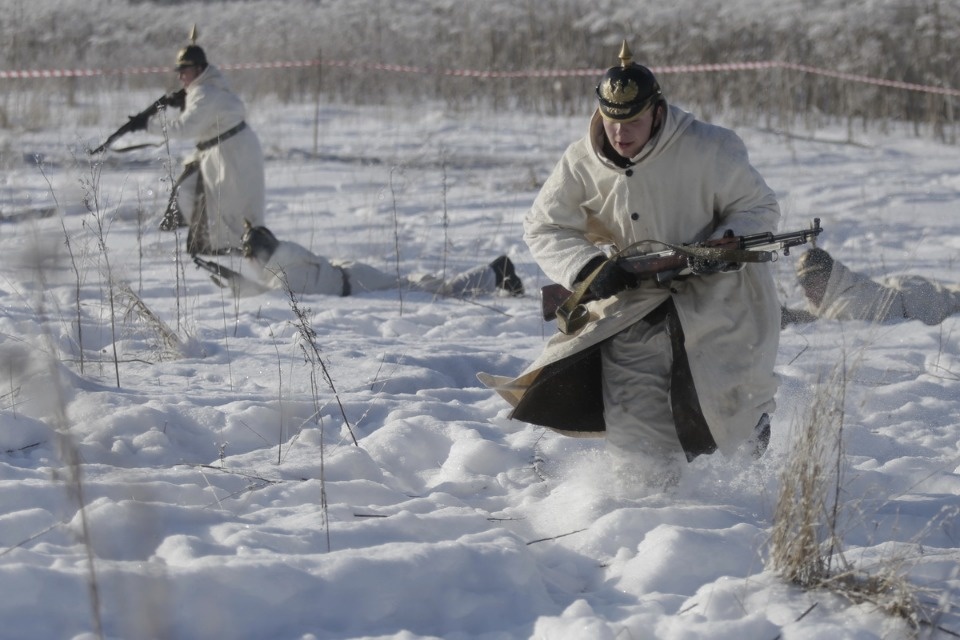 В псковских Крестах реконструировали первый бой Красной армии