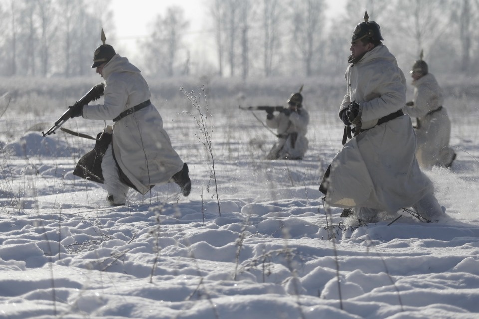 В псковских Крестах реконструировали первый бой Красной армии