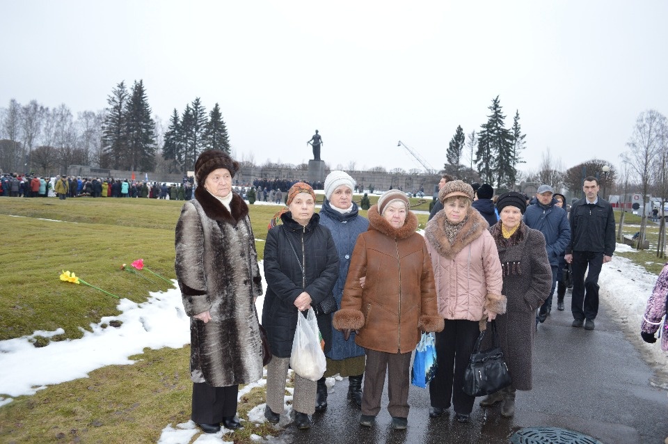 «Папа упал по пути на работу»