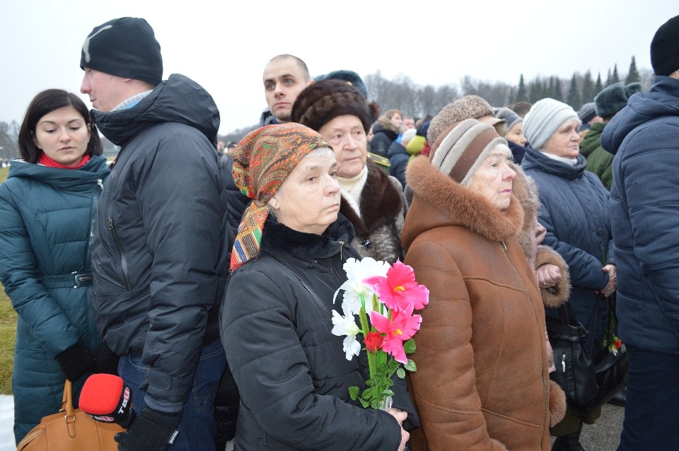 «Папа упал по пути на работу»