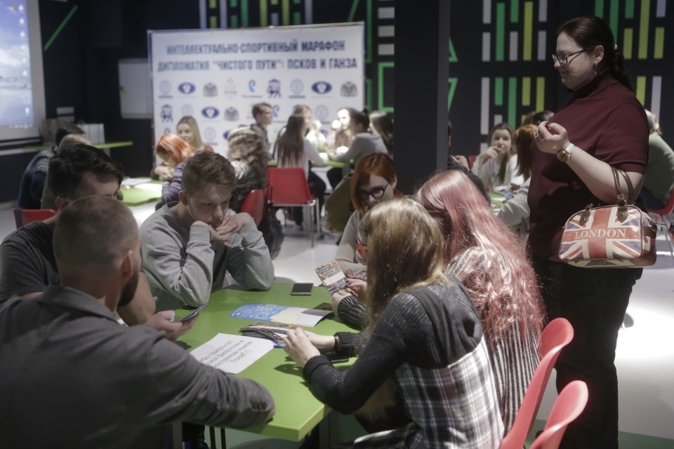 Интеллектуально-спортивный баттл среди студентов устроили в Пскове