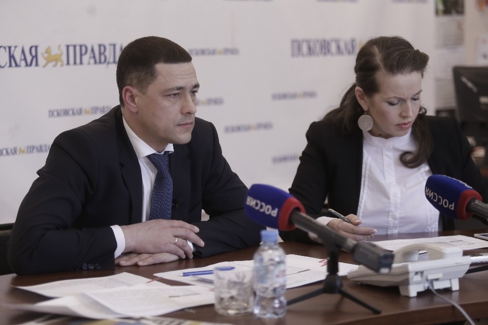 Михаил Ведерников поможет псковской семье в лечении дочери