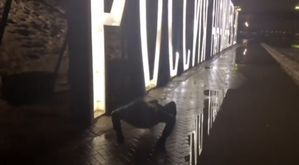 Михаил Ведерников отжался 18 раз в рамках флешмоба ко дню выборов