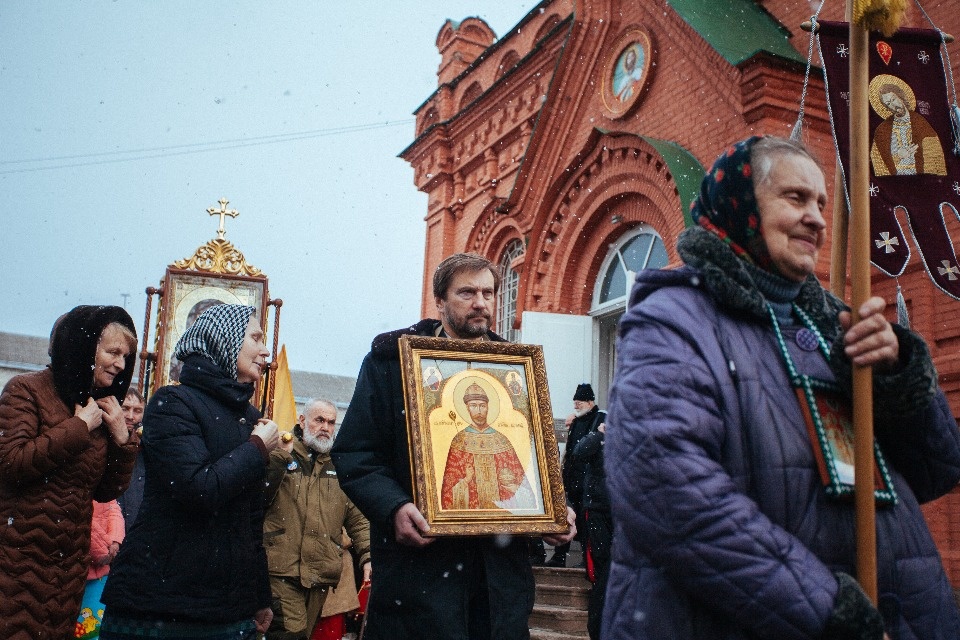 Крестный ход в память о царской семье прошёл по Пскову