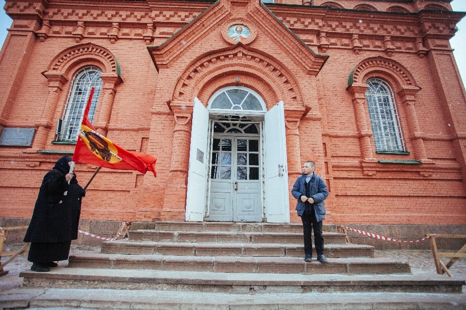 Крестный ход в память о царской семье прошёл по Пскову