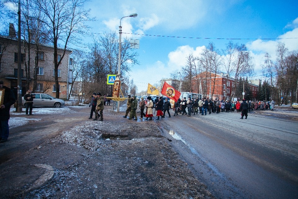 Крестный ход в память о царской семье прошёл по Пскову