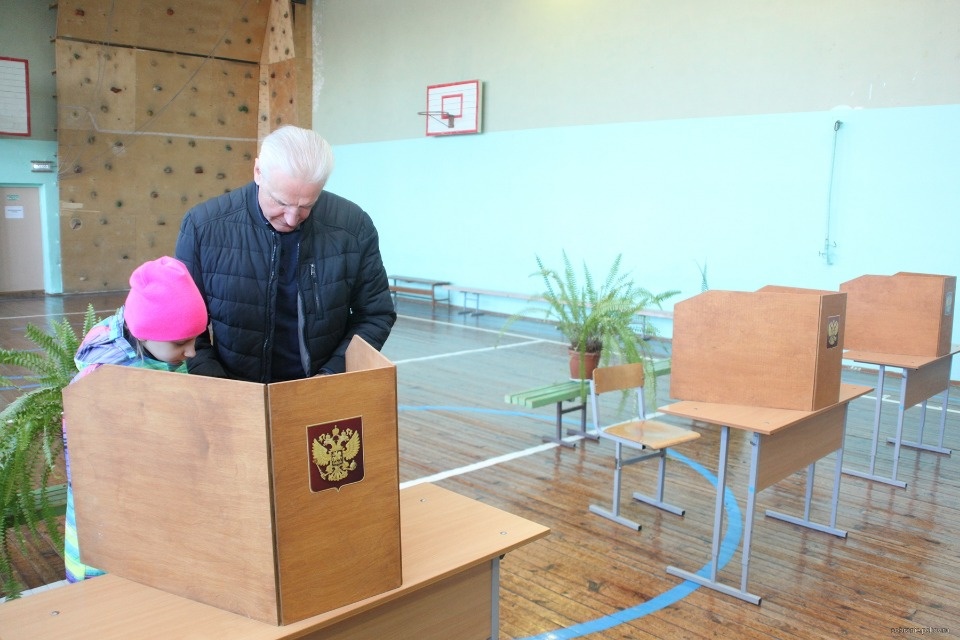 Спикер областного Собрания Александр Котов принял участие в выборах президента России