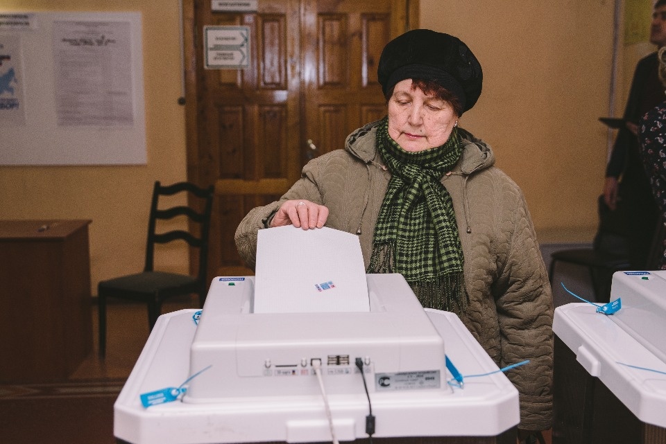 Михаил Ведерников проголосовал за президента РФ