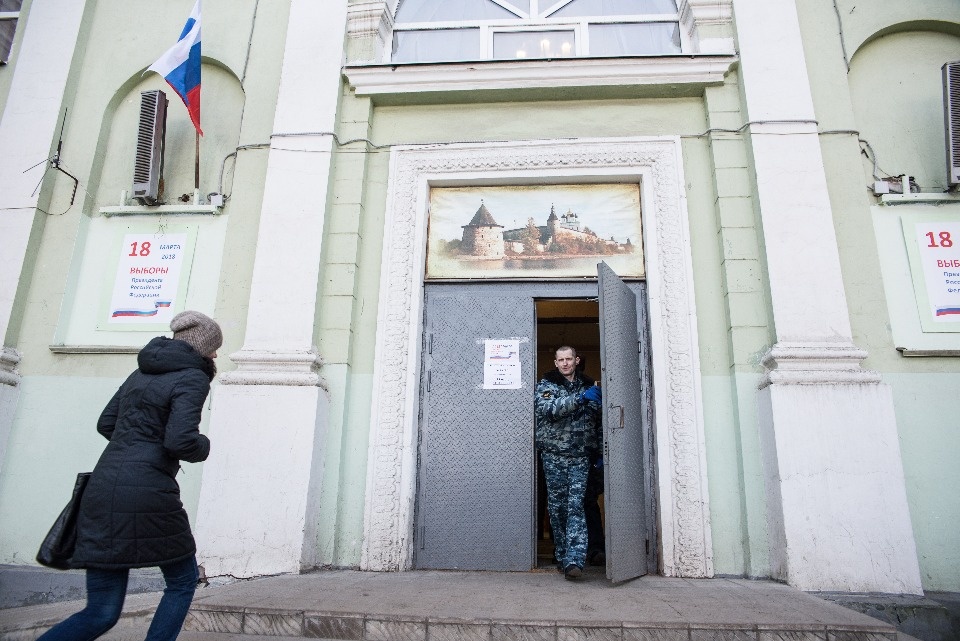 Михаил Ведерников проголосовал за президента РФ