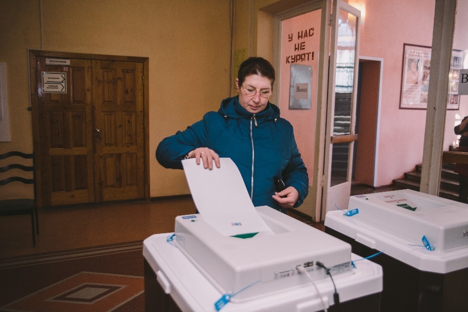 Михаил Ведерников проголосовал за президента РФ