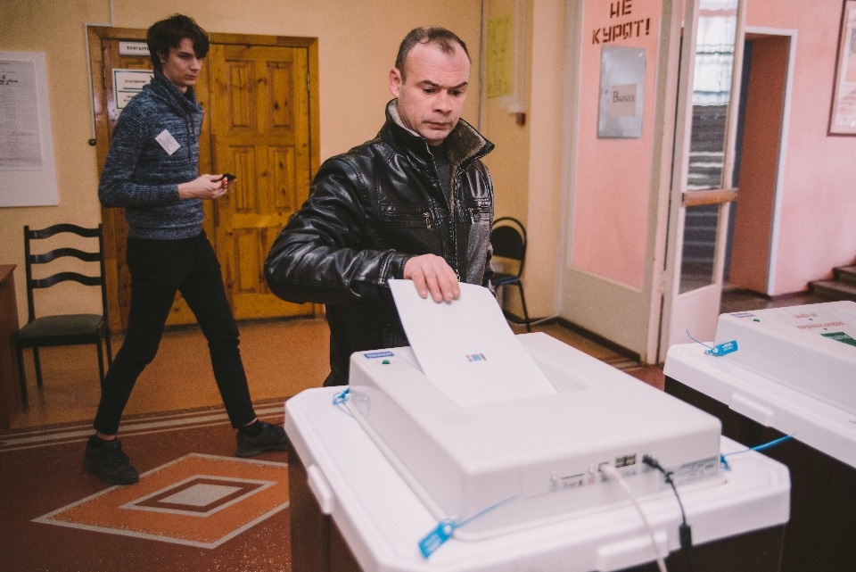 Михаил Ведерников проголосовал за президента РФ