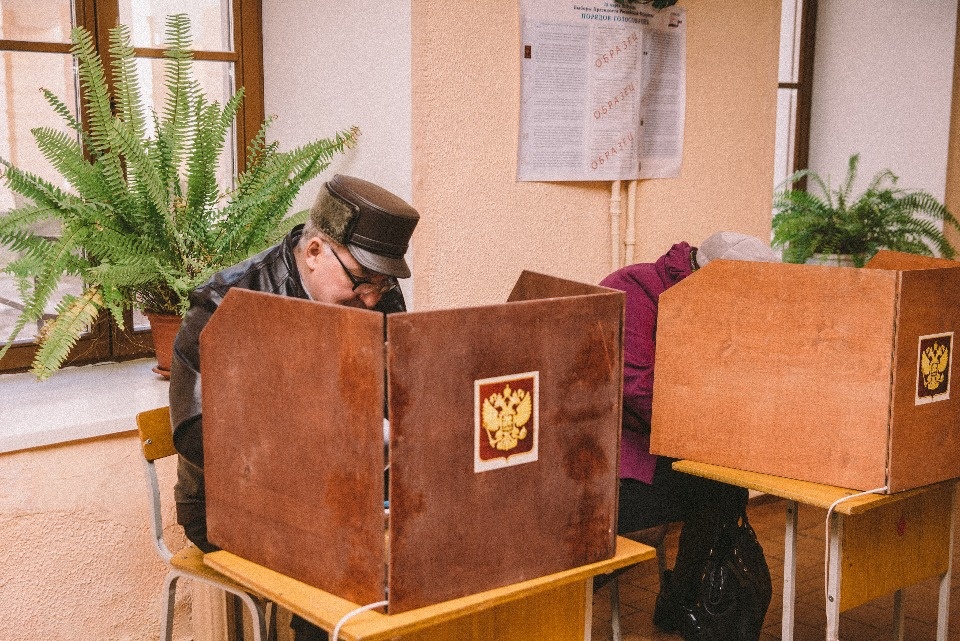 Михаил Ведерников проголосовал за президента РФ