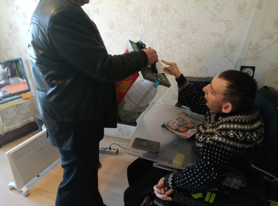 Псковичи выкладывают свои фото с избирательных участков: «Сегодня особенный день!»