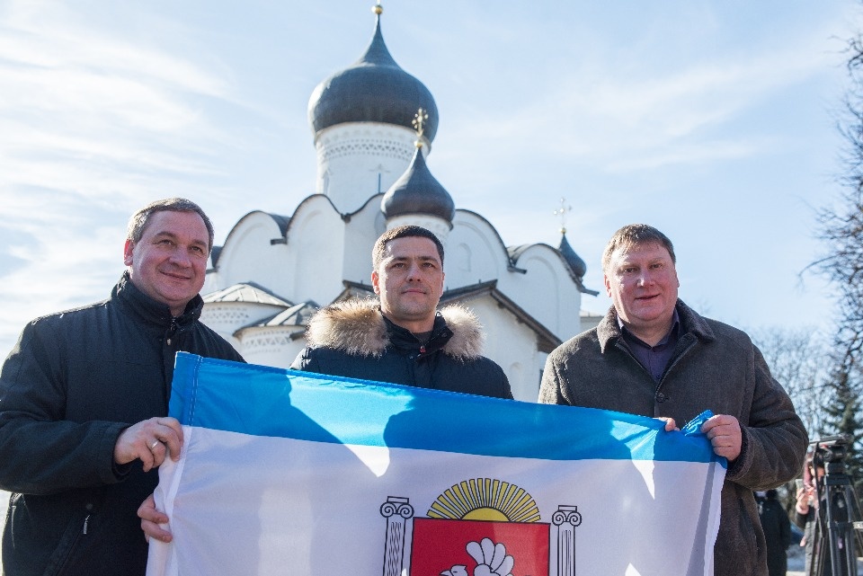 Михаил Ведерников с семьей посетил концерт в честь воссоединения Крыма с Россией