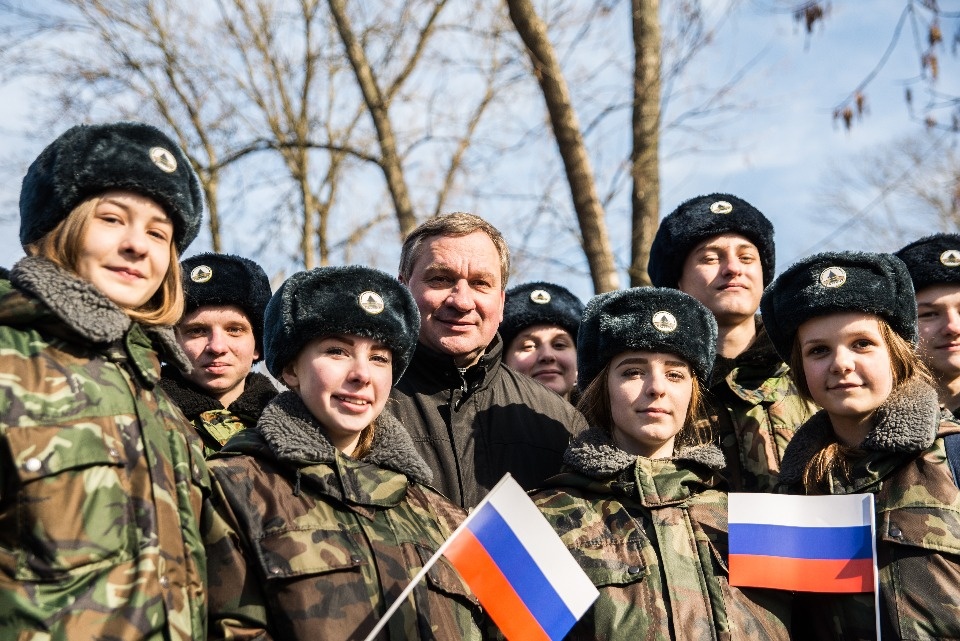 Михаил Ведерников с семьей посетил концерт в честь воссоединения Крыма с Россией