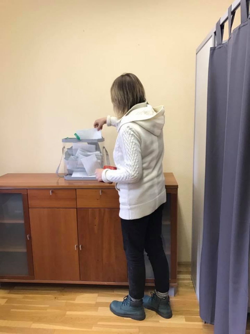 Псковичка Елена Турчина проголосовала на выборах президента России в Исландии