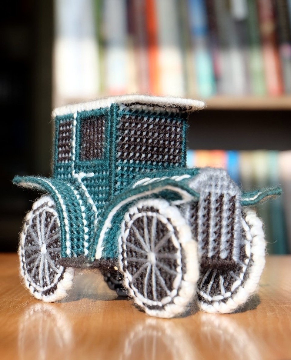 Из гаек и болтов