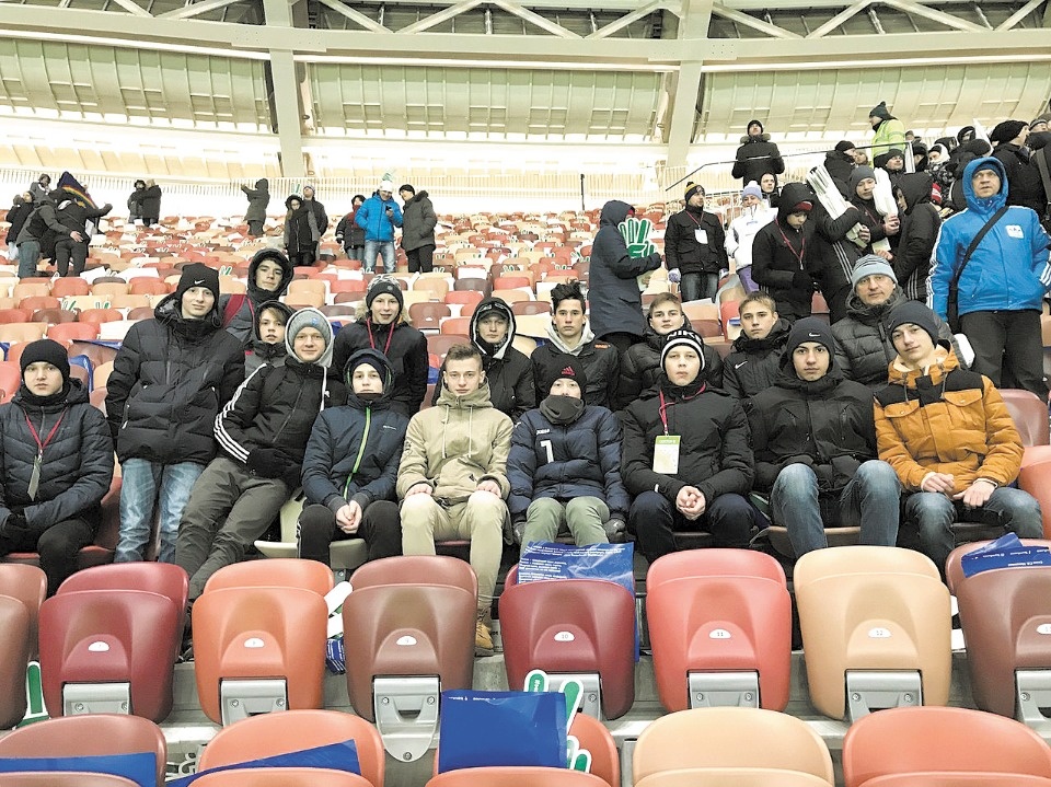 На матч Россия — Бразилия свозили воспитанников псковской «Стрелы»