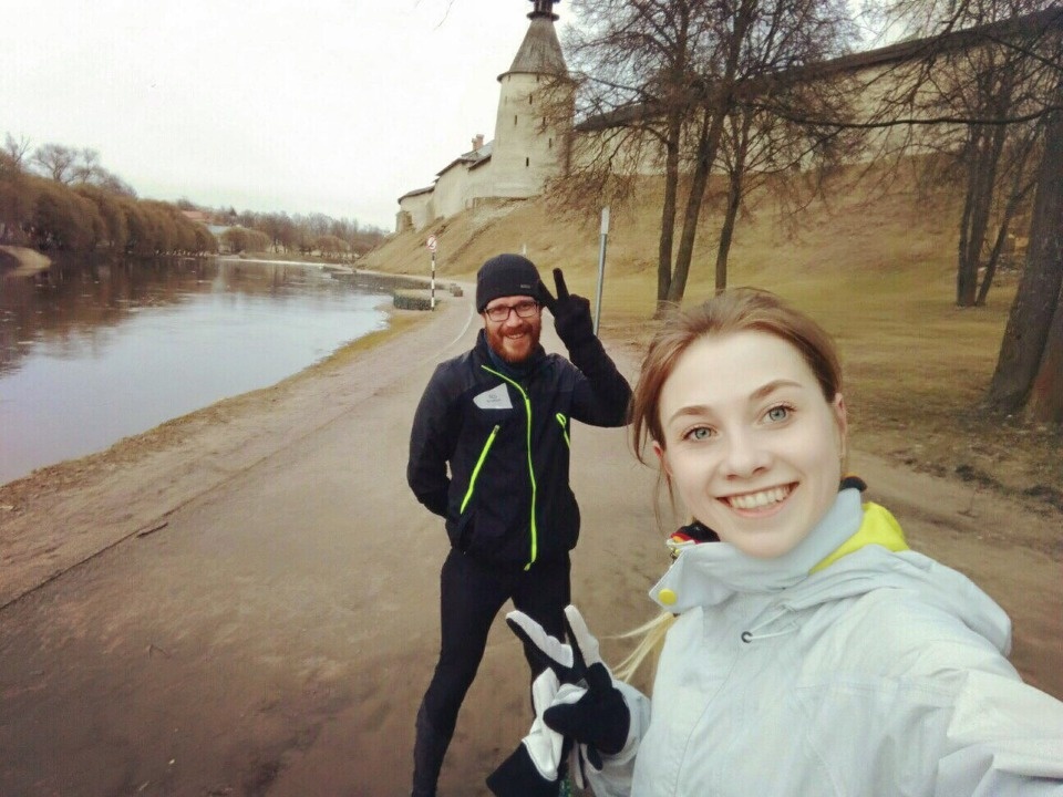 В сети набирает популярность хештег #БеговойПсков