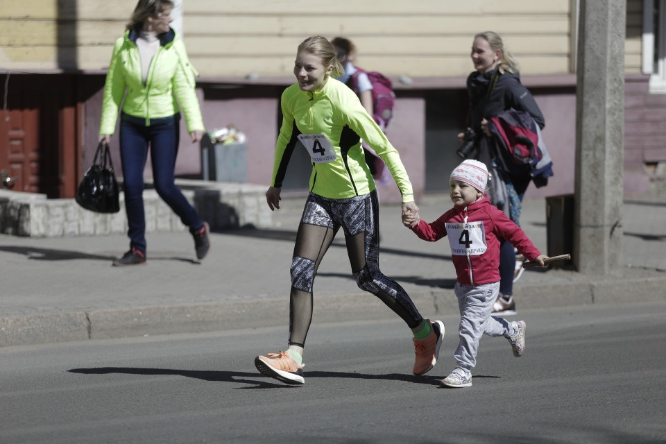 Участники семейного забега на эстафете 3 мая пробегут 400 метров за Победу