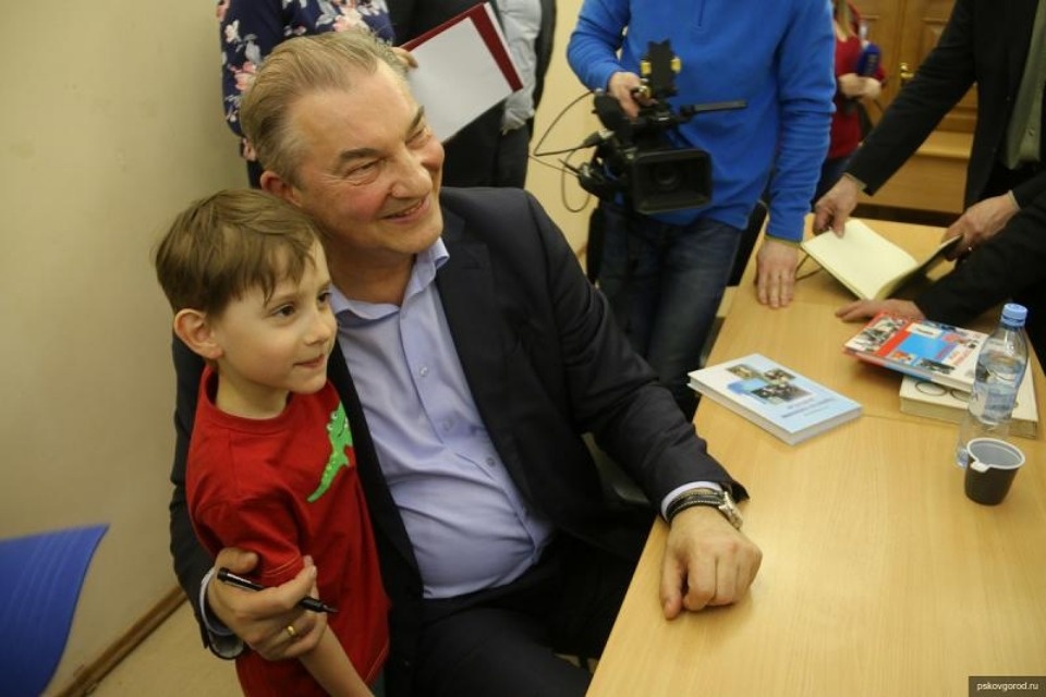 Владислав Третьяк пообещал следить за выступлениями псковских спортсменов Владислав Третьяк пообещал следить за выступлениями псковских спортсменов