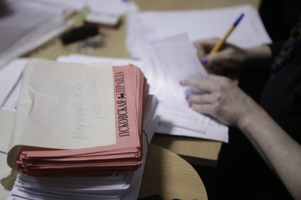 Выдача нагрудных номеров на Эстафету «Псковской правды»