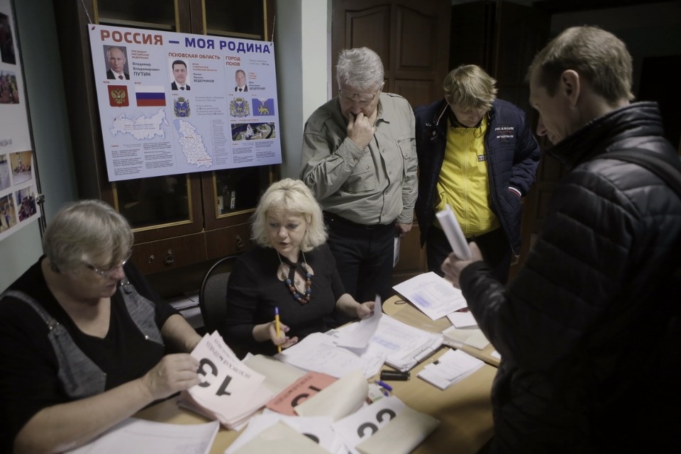 Выдача нагрудных номеров на Эстафету «Псковской правды»