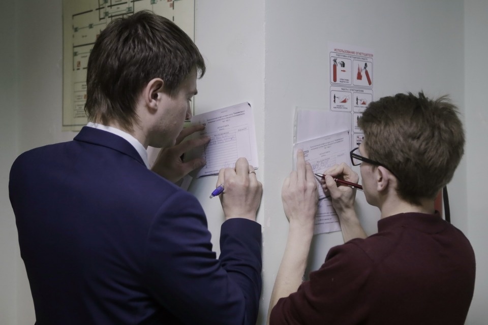 Выдача нагрудных номеров на Эстафету «Псковской правды»