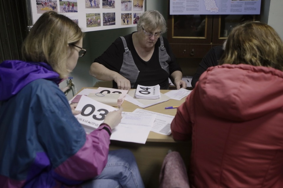 Выдача нагрудных номеров на Эстафету «Псковской правды»