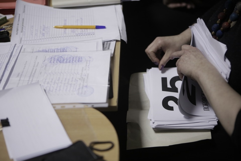 Выдача нагрудных номеров на Эстафету «Псковской правды»