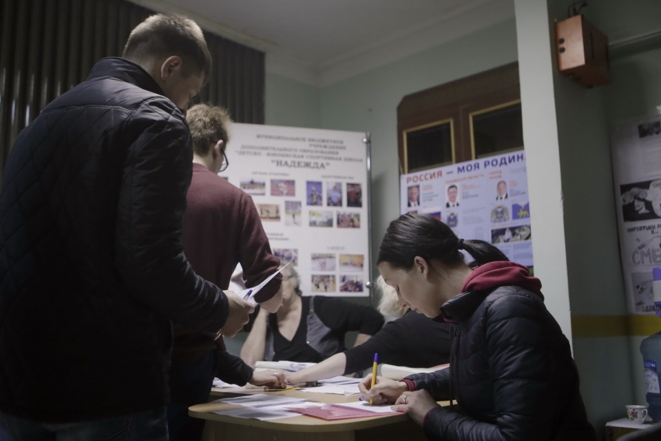 Выдача нагрудных номеров на Эстафету «Псковской правды»