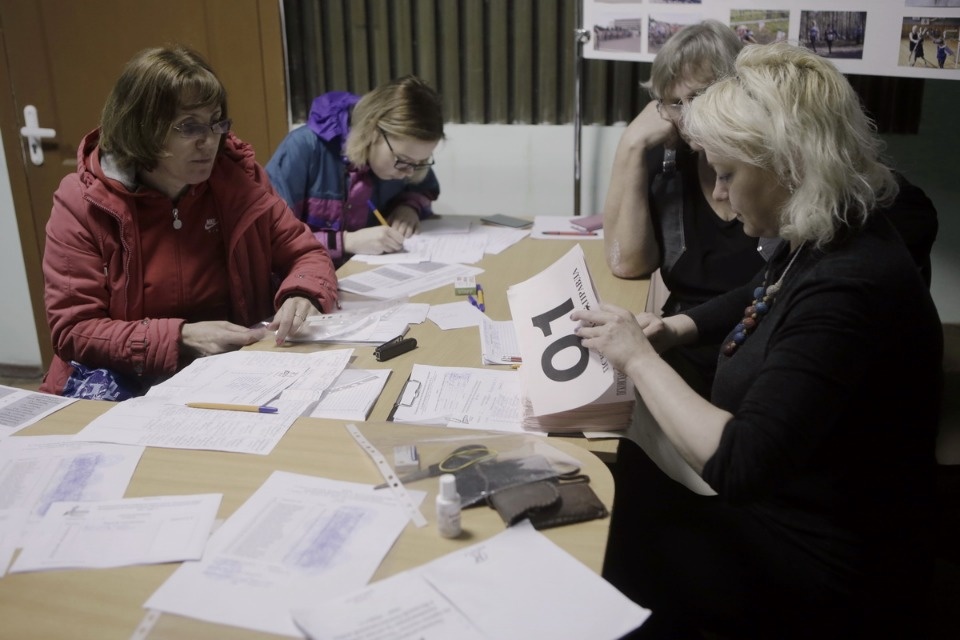 Выдача нагрудных номеров на Эстафету «Псковской правды»