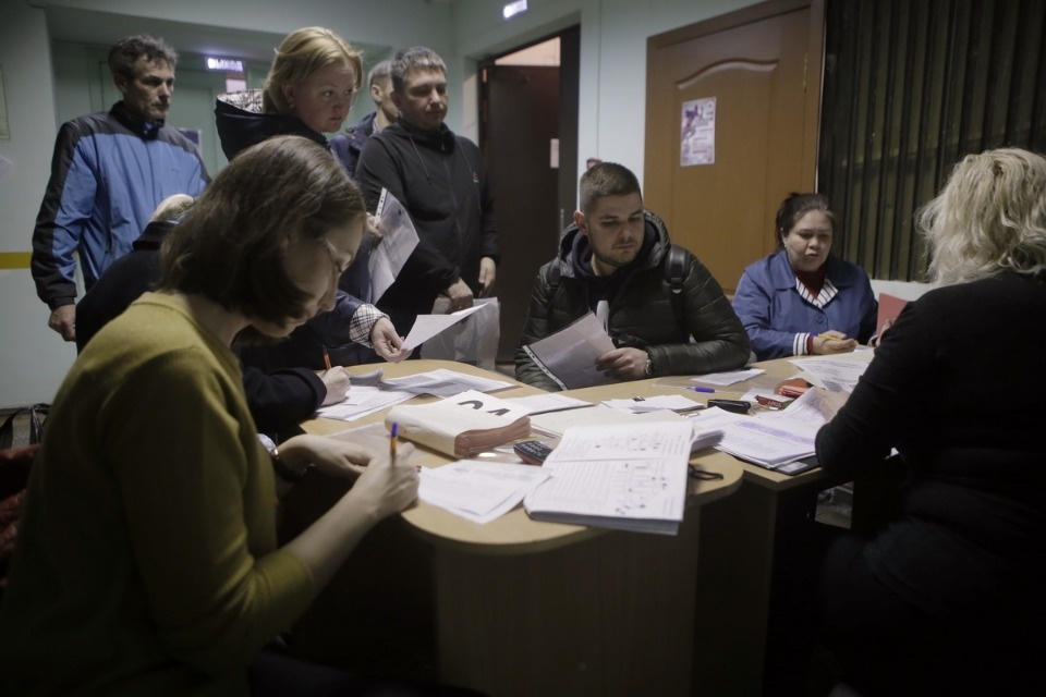 Выдача нагрудных номеров на Эстафету «Псковской правды»