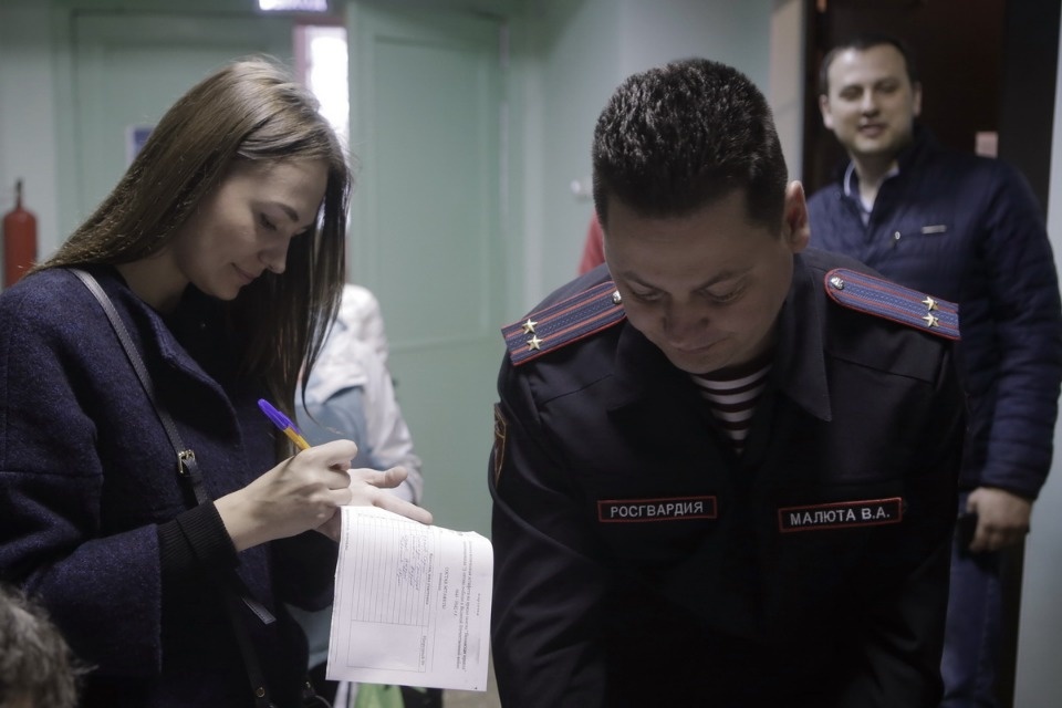 Выдача нагрудных номеров на Эстафету «Псковской правды»