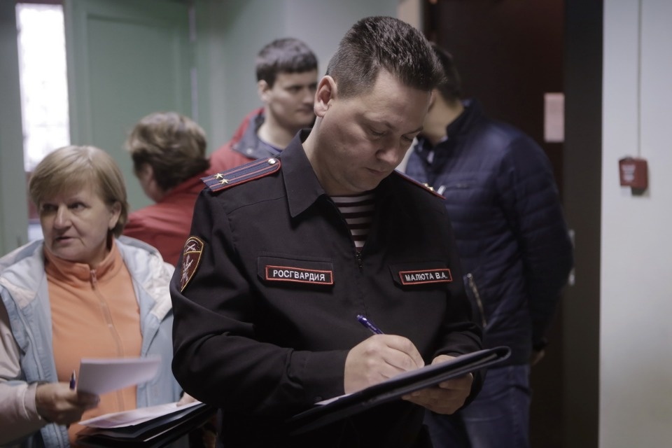 Выдача нагрудных номеров на Эстафету «Псковской правды»