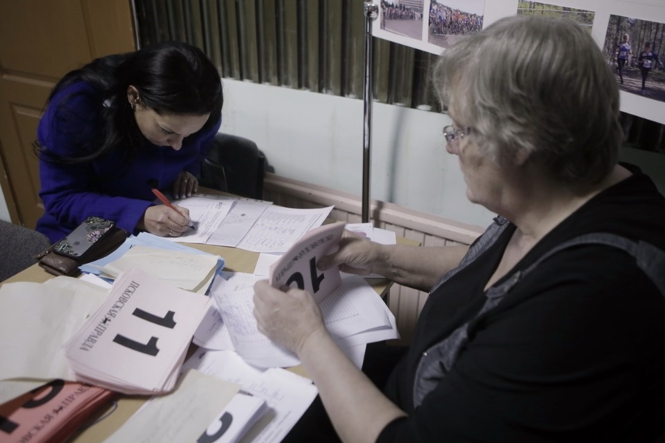 Выдача нагрудных номеров на Эстафету «Псковской правды»