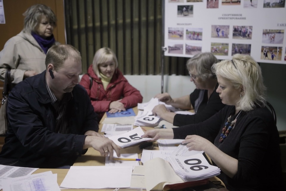 Выдача нагрудных номеров на Эстафету «Псковской правды»