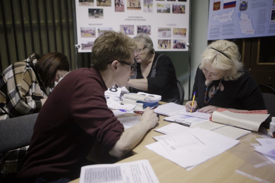 Выдача нагрудных номеров на Эстафету «Псковской правды»