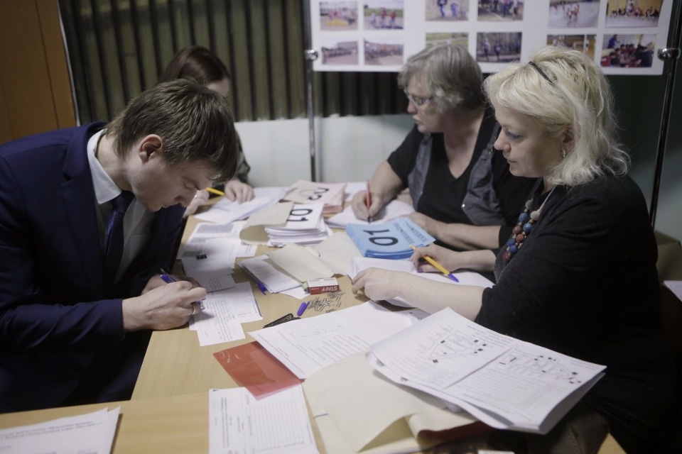 Выдача нагрудных номеров на Эстафету «Псковской правды»