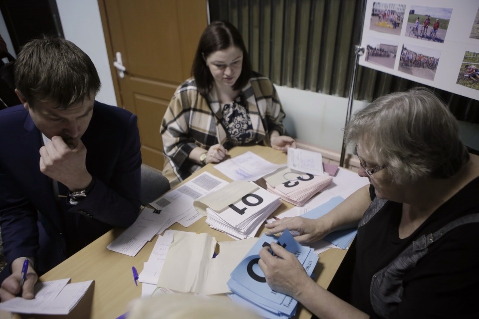 Выдача нагрудных номеров на Эстафету «Псковской правды»