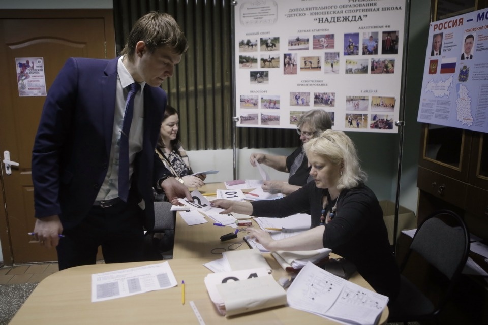 Выдача нагрудных номеров на Эстафету «Псковской правды»