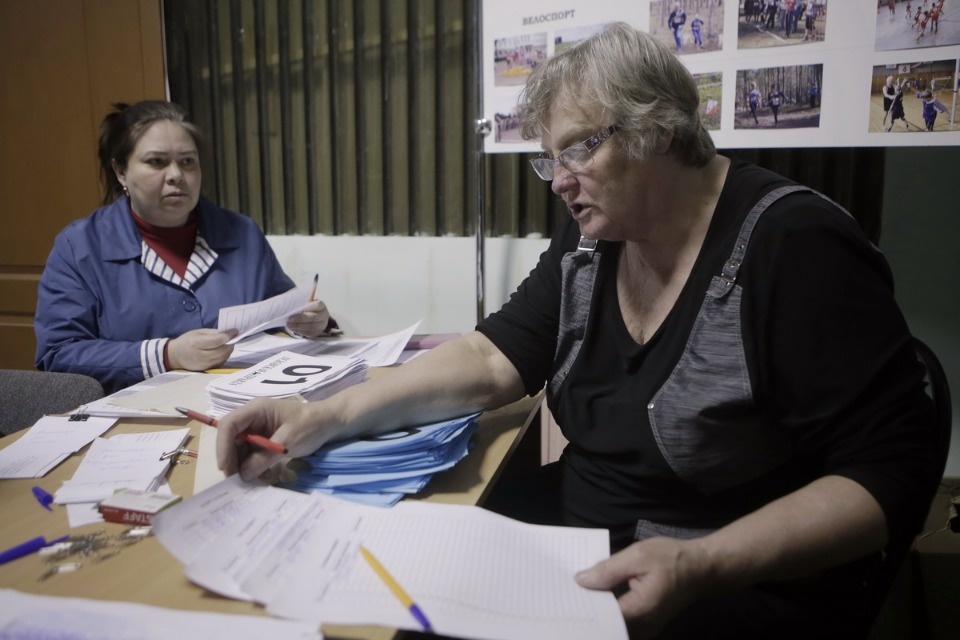 Выдача нагрудных номеров на Эстафету «Псковской правды»