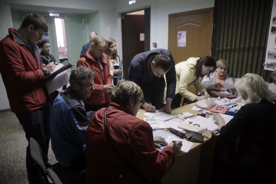 Выдача нагрудных номеров на Эстафету «Псковской правды»