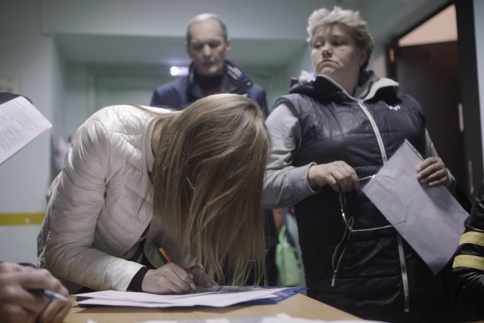 Выдача нагрудных номеров на Эстафету «Псковской правды»