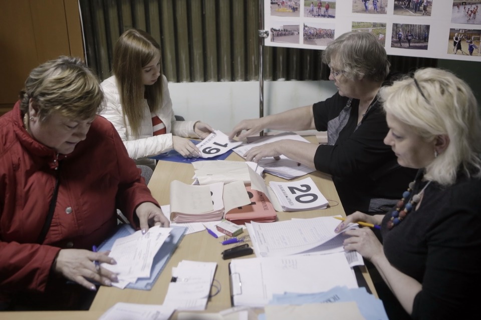 Выдача нагрудных номеров на Эстафету «Псковской правды»