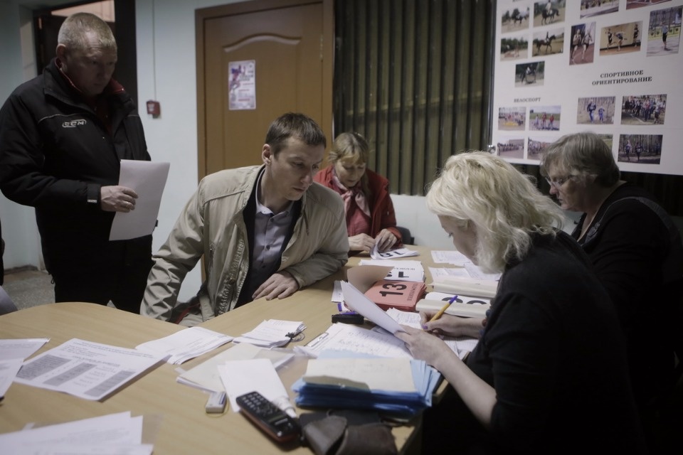 Выдача нагрудных номеров на Эстафету «Псковской правды»